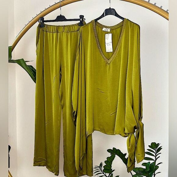 Made in Italy Satin Set - Picture 4 of 10